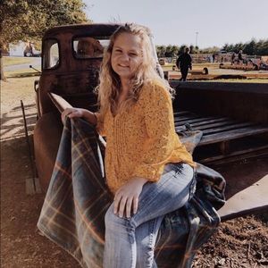 Meet your Posher, Macy faith